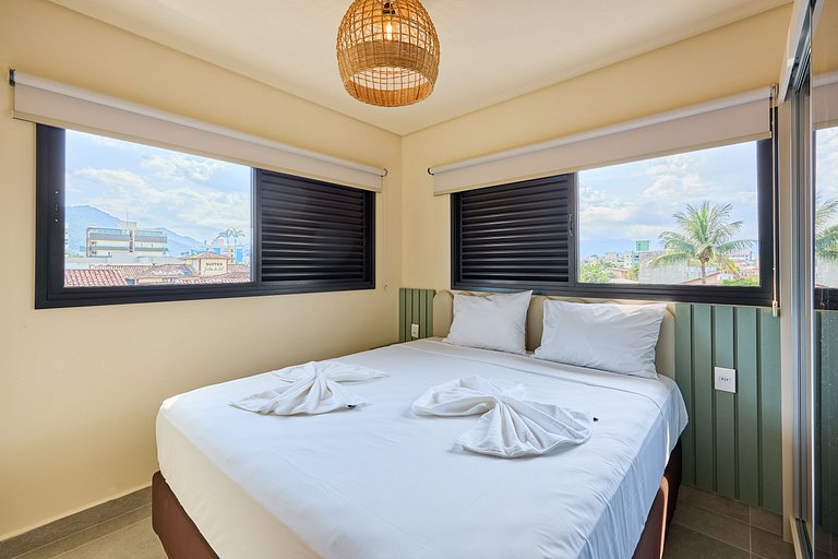 Deluxe 2-Bedroom Apartment Near the Sea