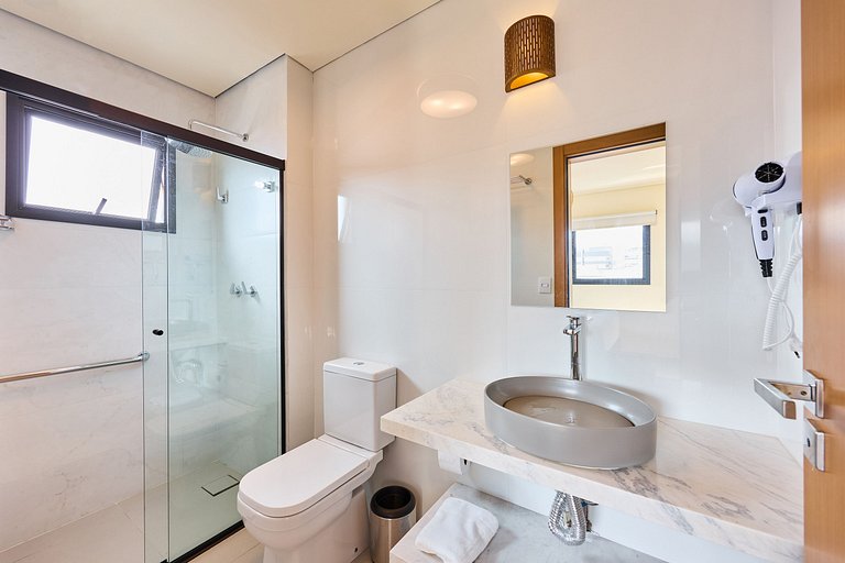 Deluxe 2-Bedroom Apartment Near the Sea