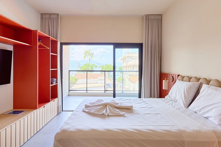 Loft con balcón cerca del mar