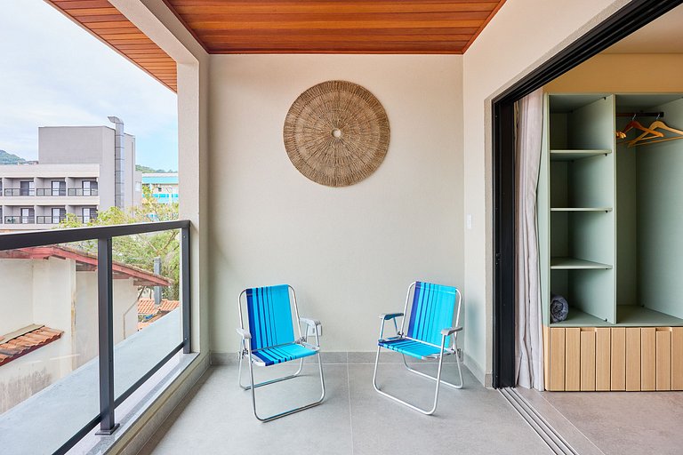 Loft com Varanda Próximo ao Mar