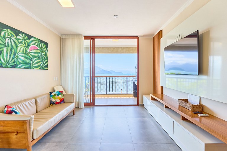 Two-bedroom apartment with sea view (2)