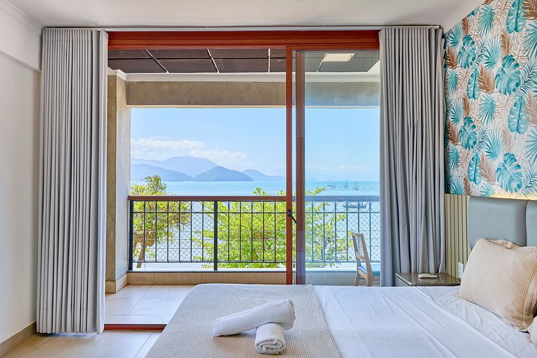 3-bedroom apartment with sea view