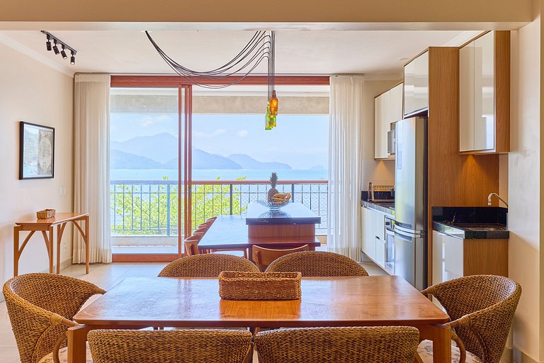 3-bedroom apartment with sea view