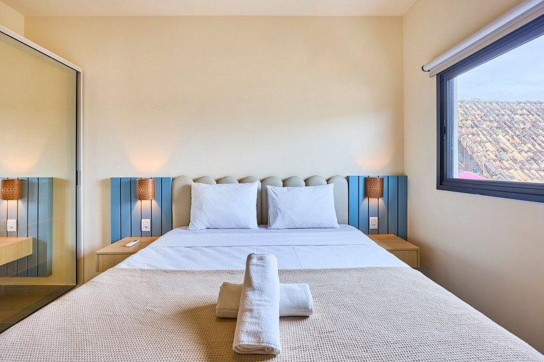 Deluxe 1-Bedroom Apartment Near the Sea