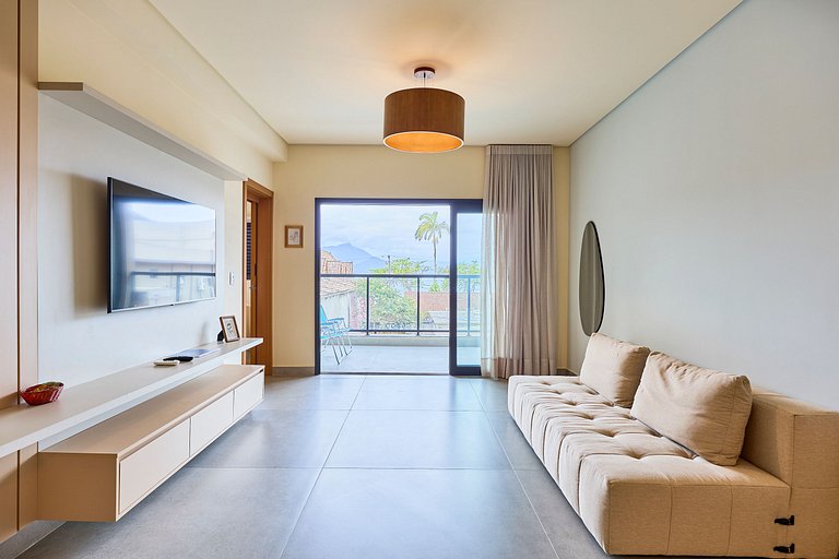 Deluxe 1-Bedroom Apartment Near the Sea
