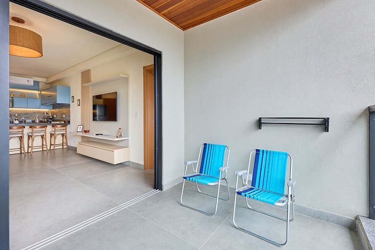 Deluxe 1-Bedroom Apartment Near the Sea