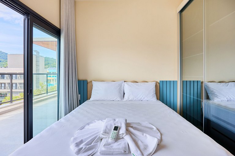 Deluxe 2-Bedroom Apartment Near the Sea
