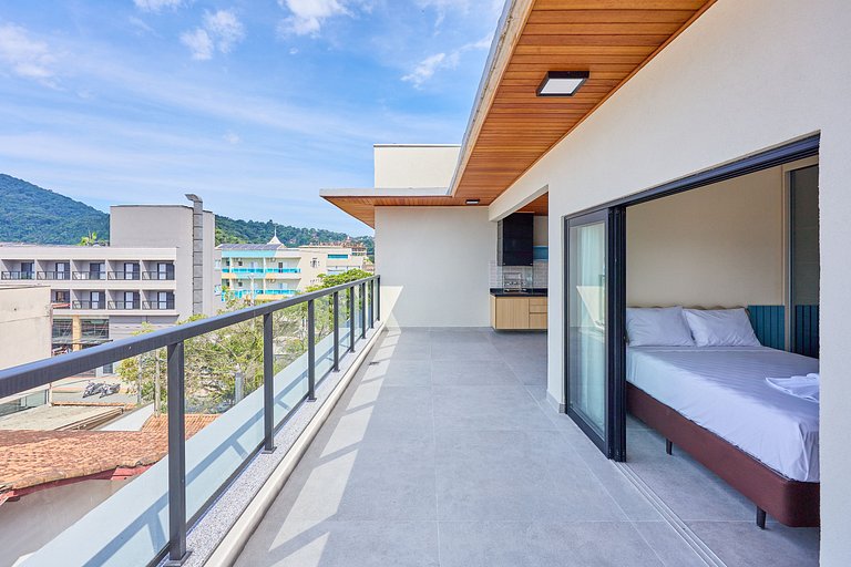 Deluxe 2-Bedroom Apartment Near the Sea